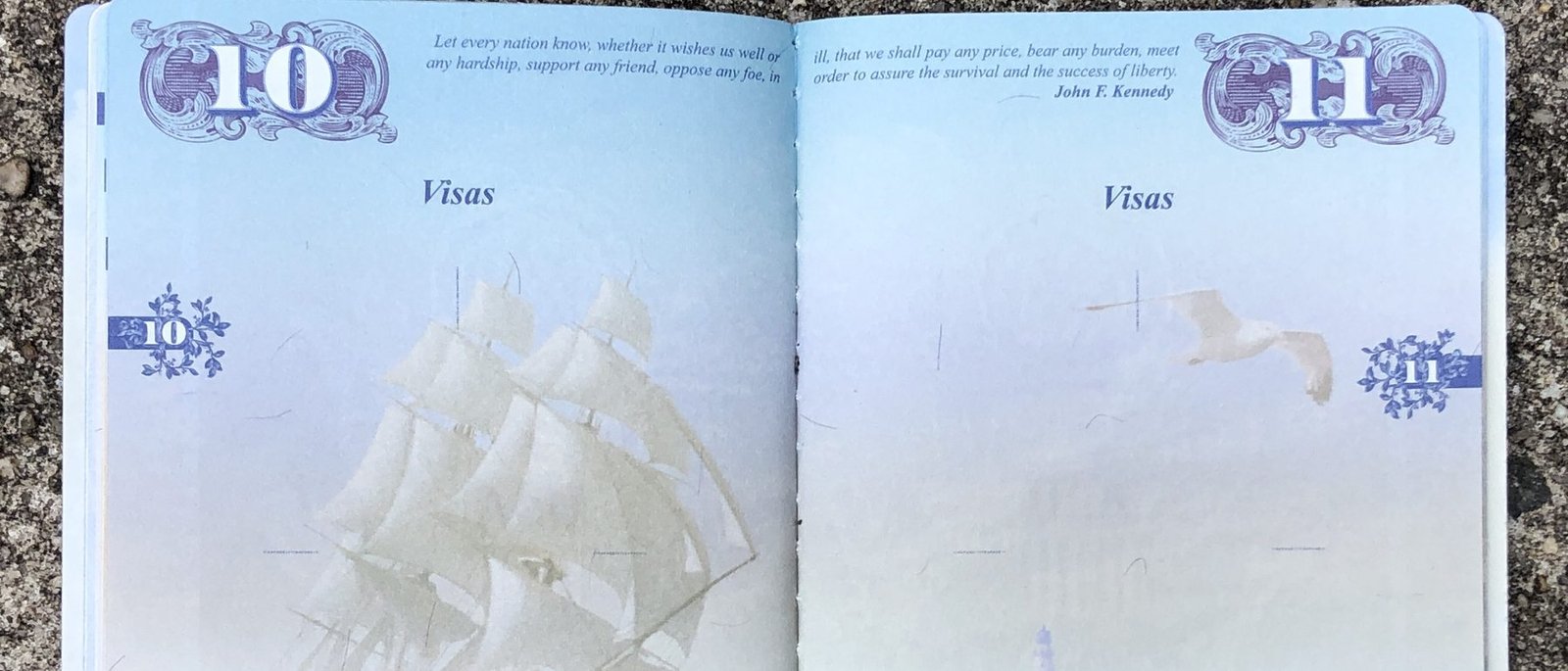 Páginas de un pasaporte estadounidense abierto